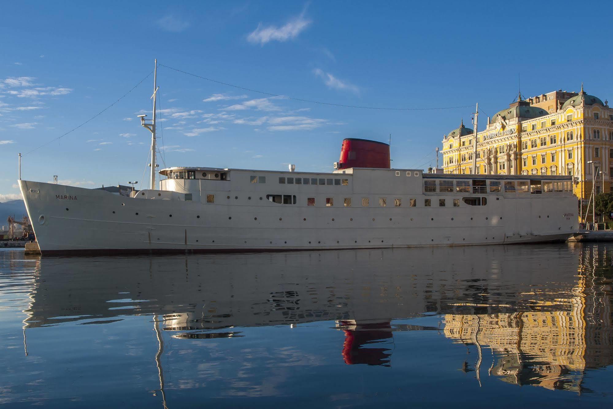 Marina Hostel *