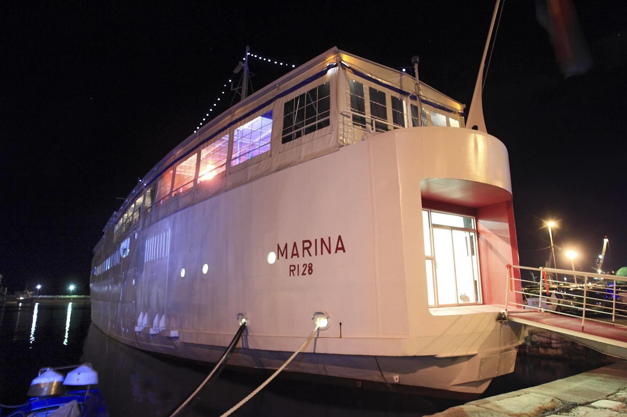 Marina *